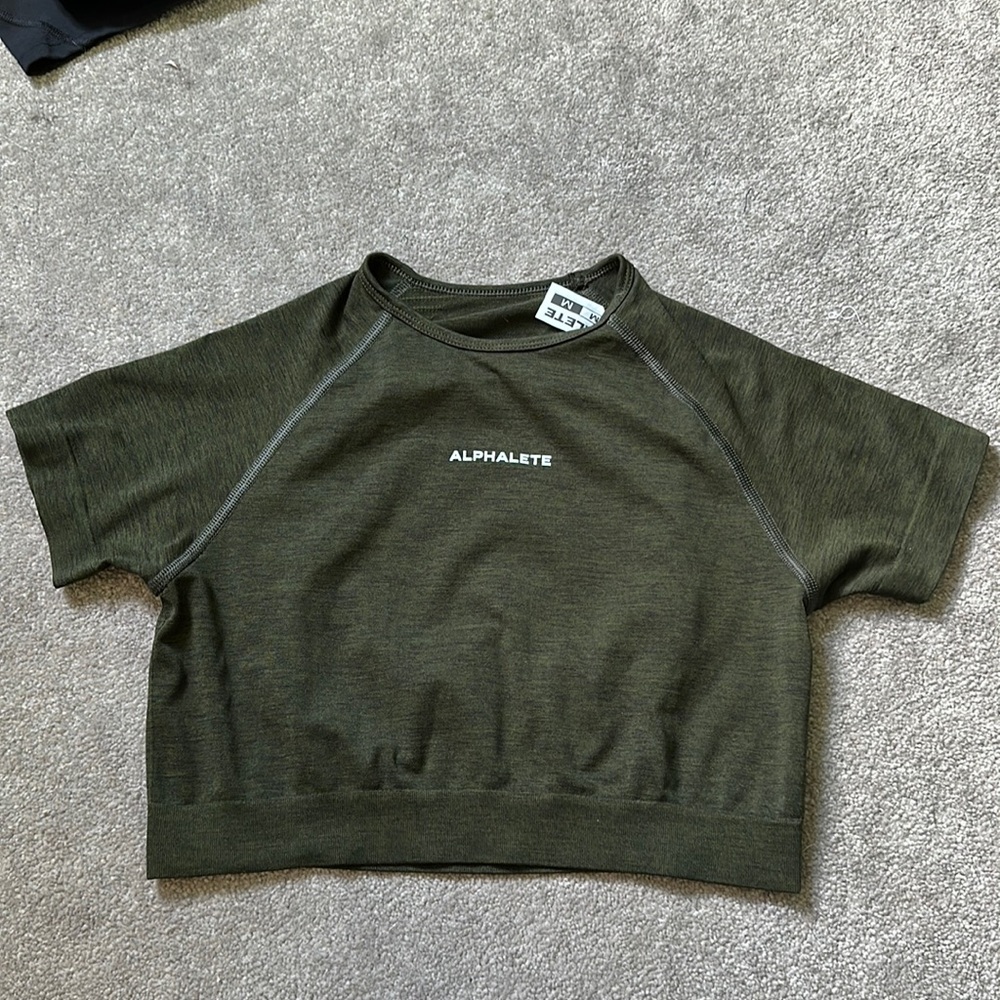 Alphalete Amplify Crop Top